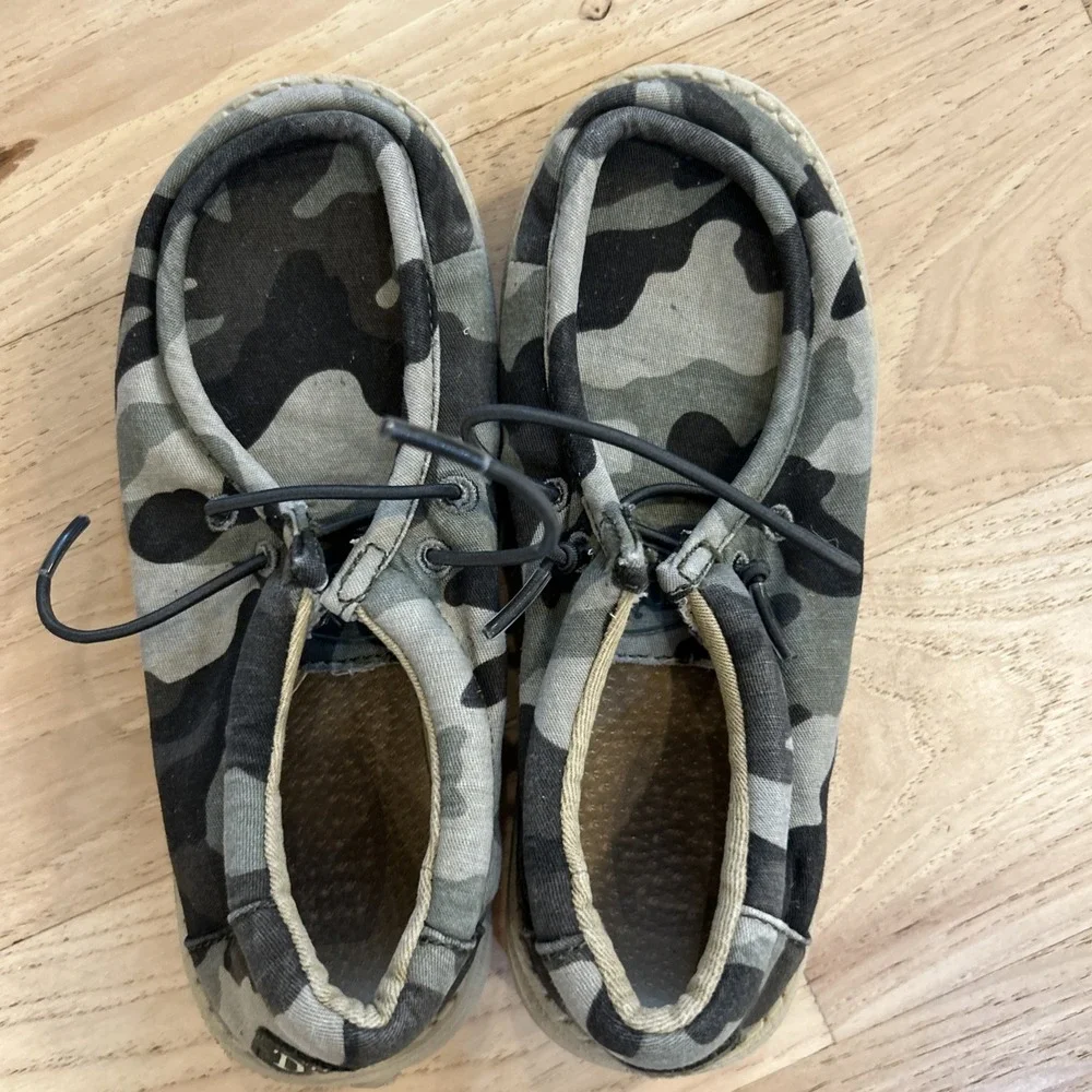 Youth Size 12 Hey Dudes Camo Slip On Shoes